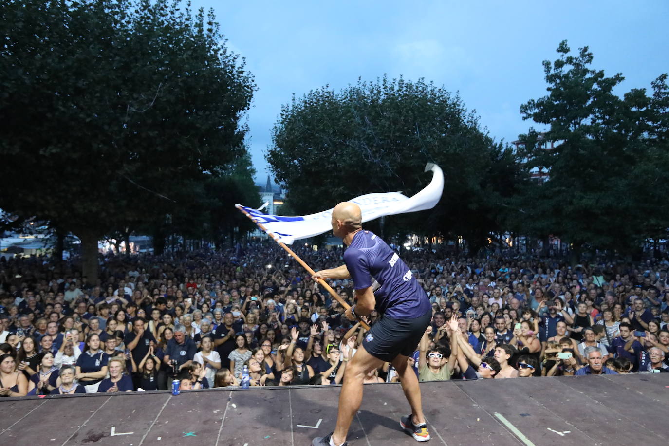 Bermeo rinde tributo a sus héroes
