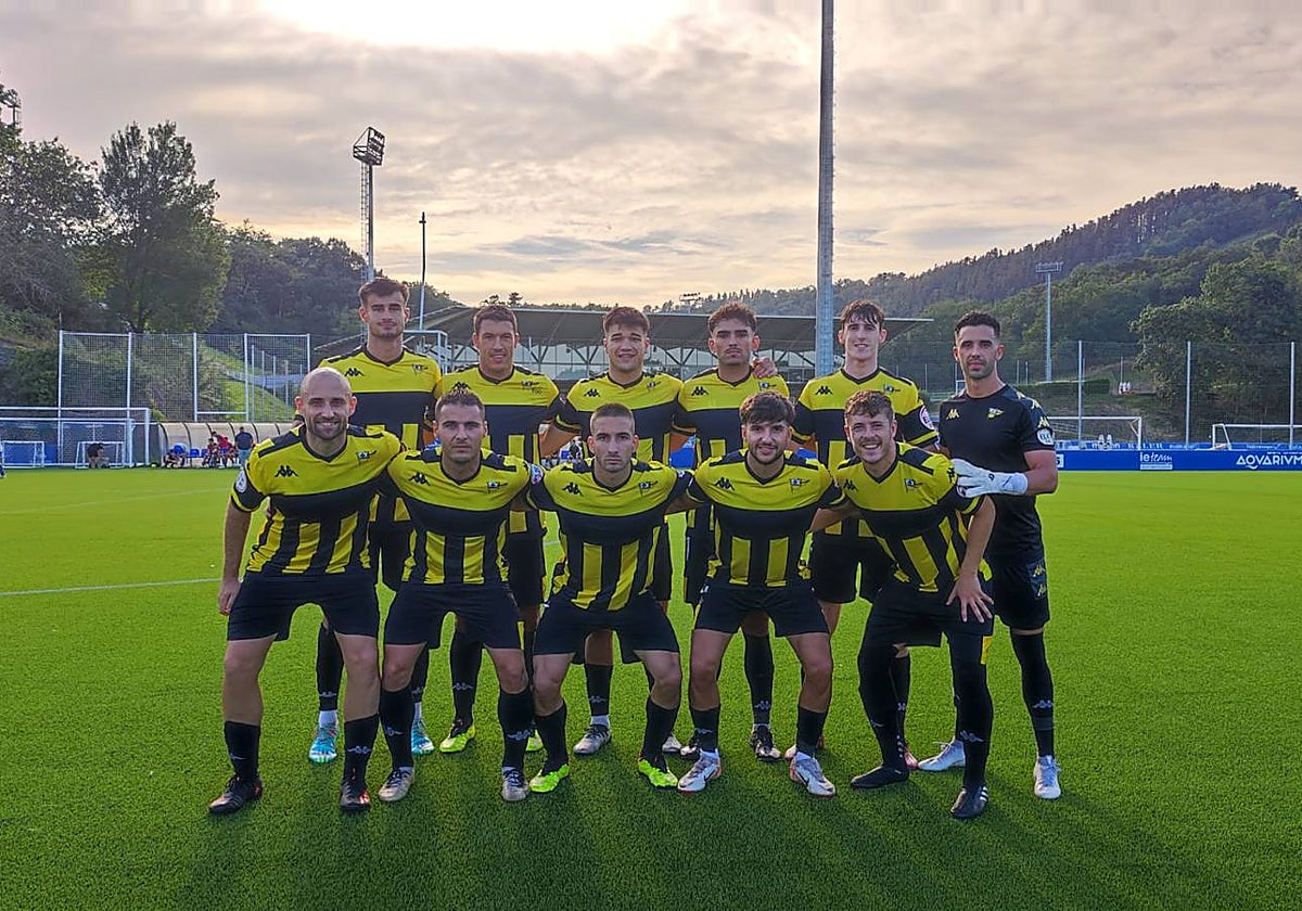 La primera alineación titular del Portugalete en esta nueva temporada sobre el césped de Zubieta.