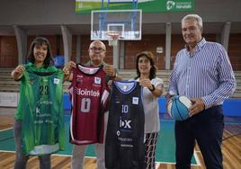 Amaia Castresana (Araski), Gerardo Candina (Lointek Gernika), Azu Muguruza (IDK Euskotren) y Luis Sautu (Presidente Federación Vasca de Baloncesto).