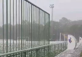 Bolas de granizo de 4 centímetros y un frontón que parecía una piscina: los vídeos de la granizada en Bizkaia