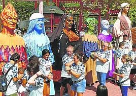 Cita para recordar. Los hubo tradicionales y también con toque de modernidad, así fueron los gigantes que se congregaron en Miranda el día en el que la comparsa de Logroño se hermanó con la mirandesa.