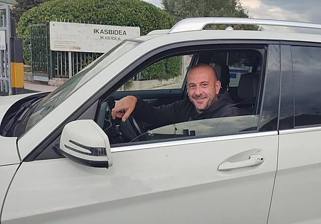 Sergio Redondo, a las puertas de la ikastola.