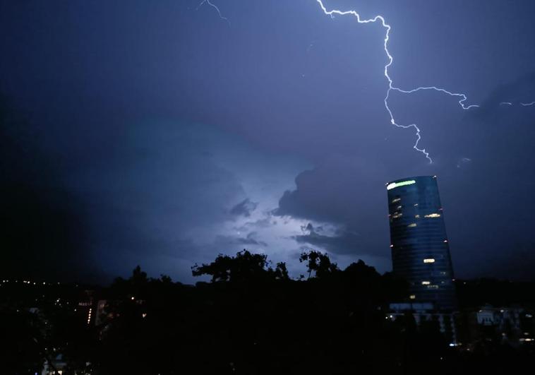 Imagen de un rayo en Bilbao