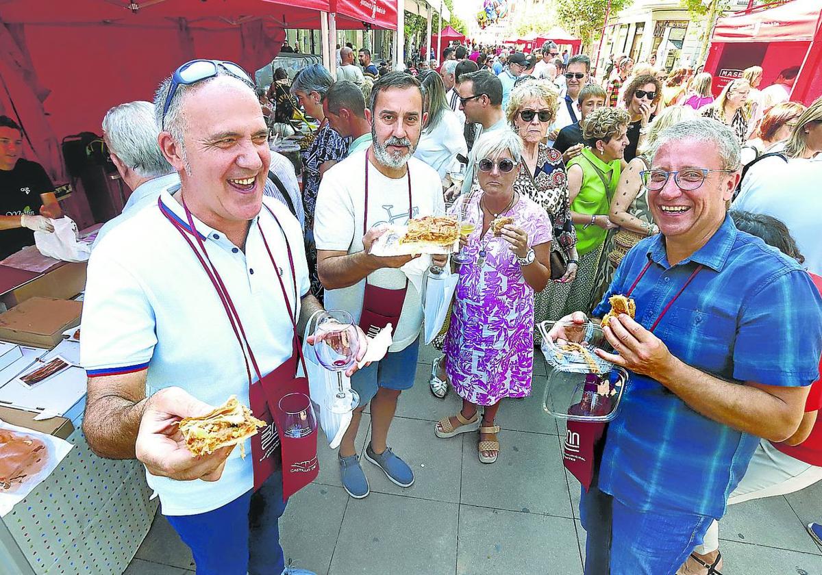 «Nunca había visto la calle Cantabria tan llena con un concierto como lo estuvo con Camela»