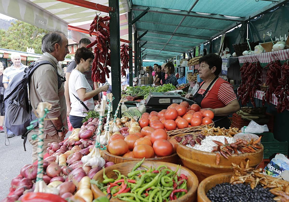 La plaza de San Juan albergará un centenar de puestos agrícolas.