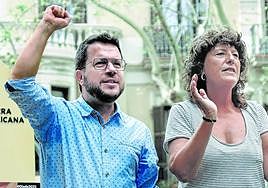 El presidente catalán y dirigente de ERC, Pere Aragonès, con la diputada republicana Teresa Jordà, en la Diada del lunes.