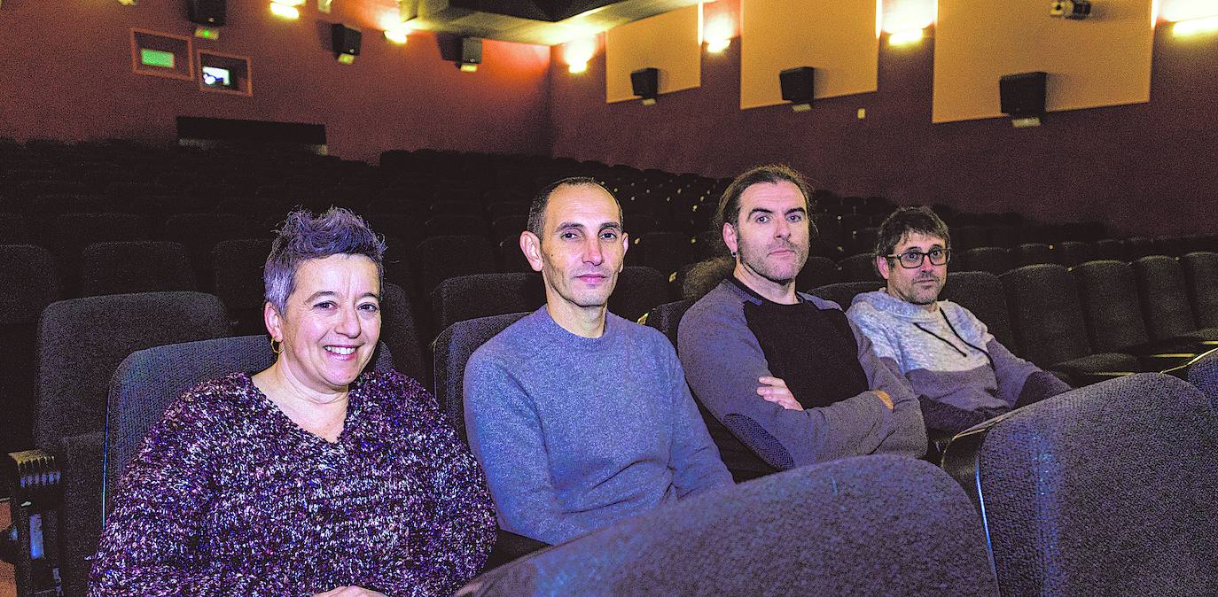 Ane Lardi, Ibon Larreategi, David Madarieta y Andoni Vacas en la sala Ikusgarri de Lekeitio.