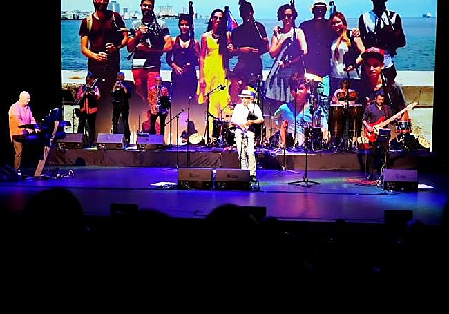 Hevia se presentó en octeto