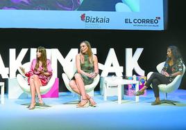 Mesa redonda. Moderada por Almudena Cacho, estuvo protagonizada por Almudena Cid, Lucila Pascua y Ainhoa Tirapu.