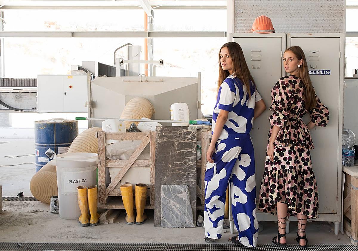 Imagen principal - De Bilbao a la Fashion Week de Milán: la fotógrafa de moda de Zurbaranbarri que &#039;caza&#039; a las influencers con más estilo