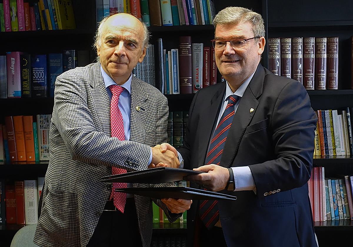 Urrutia eta Aburto lankidetza-hitzarmena sinatu ondoren.