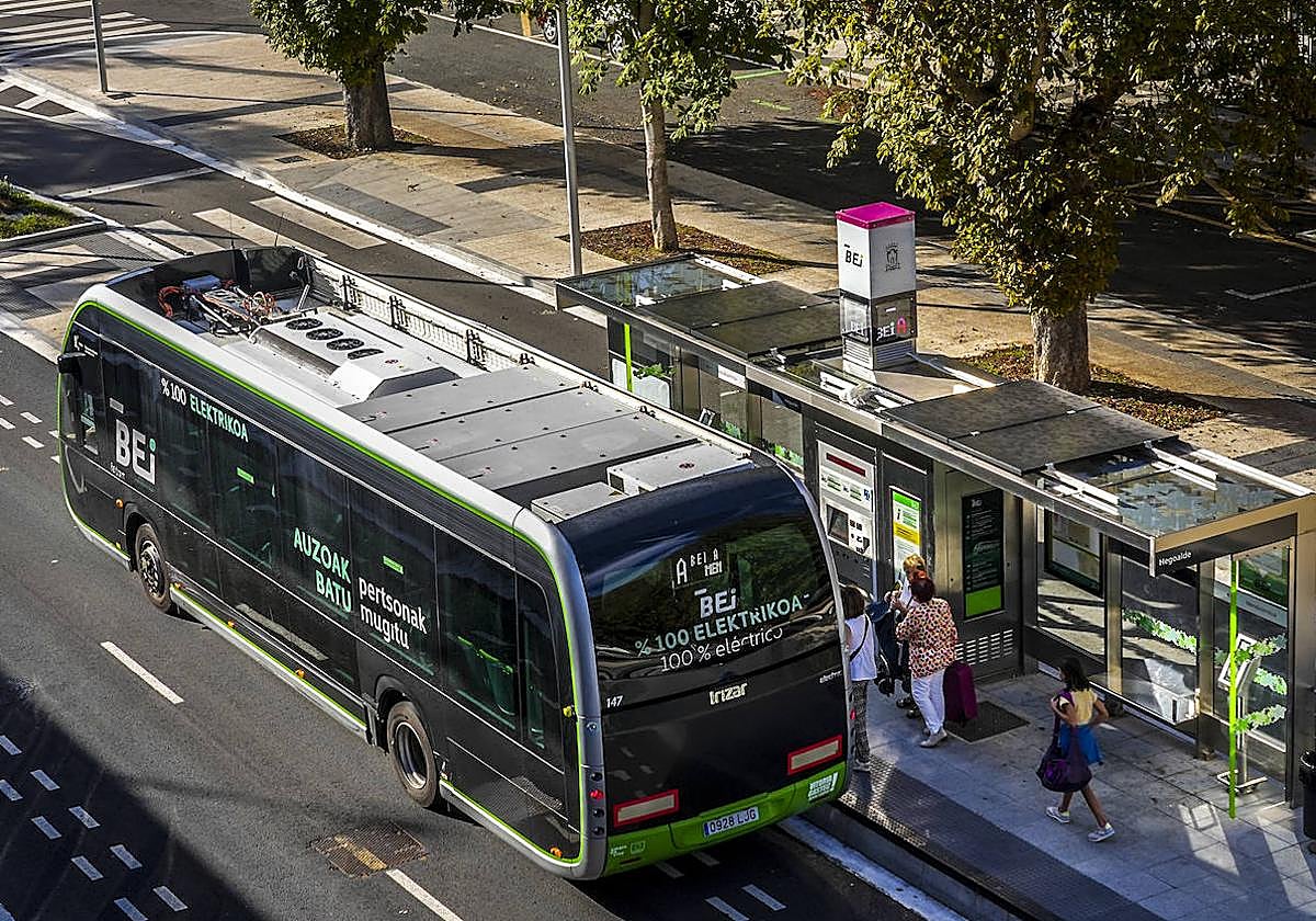 Una unidad del BEI realizar una parada.
