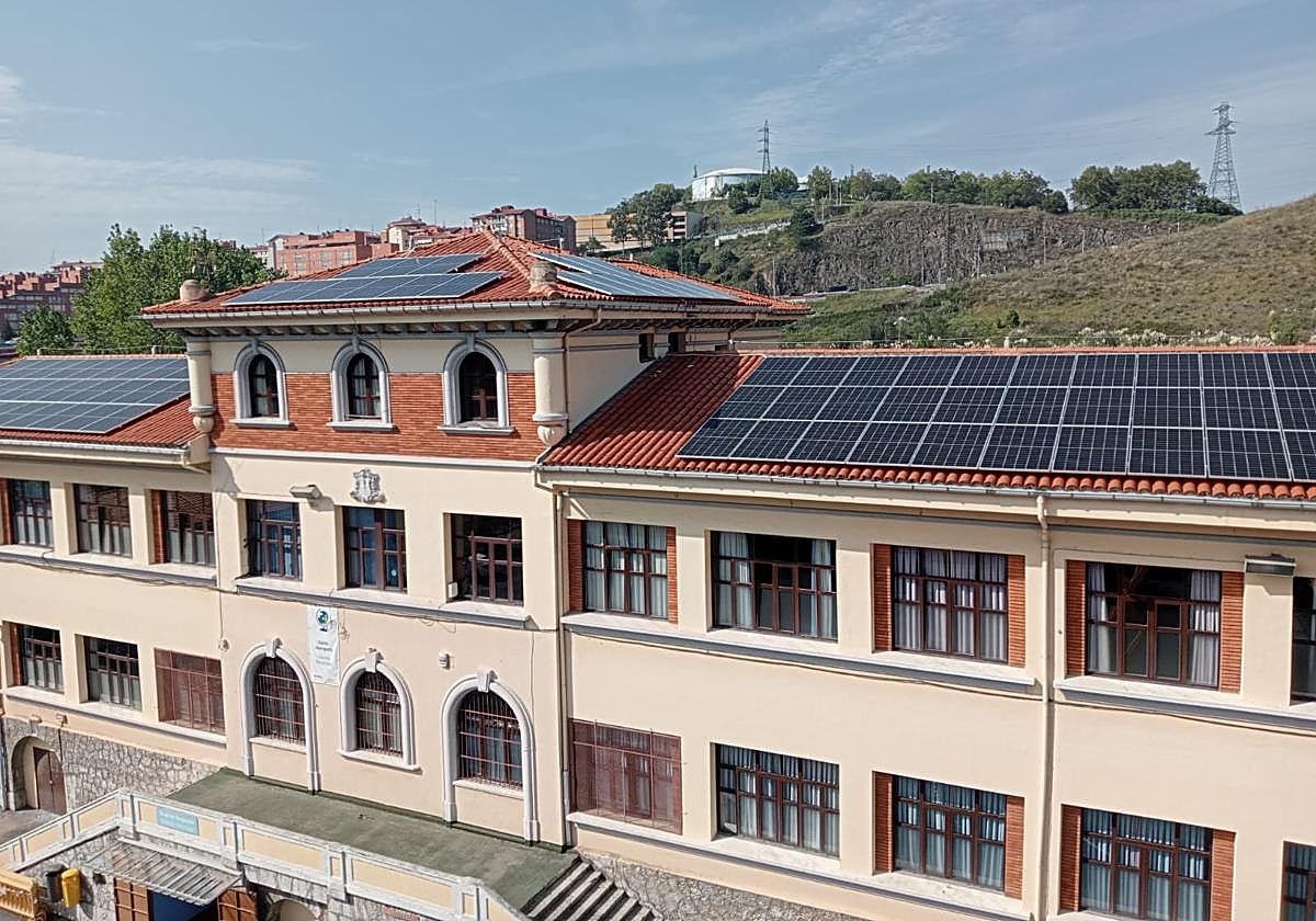 Las placas solares se han instalado en varios edificios, entre ellos el CFP Bituritxa.