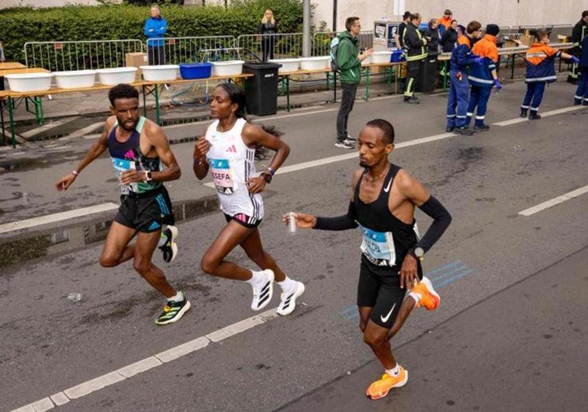 La etíope Assefa Tigst mejora el récord mundial femenino en el maratón de Berlín