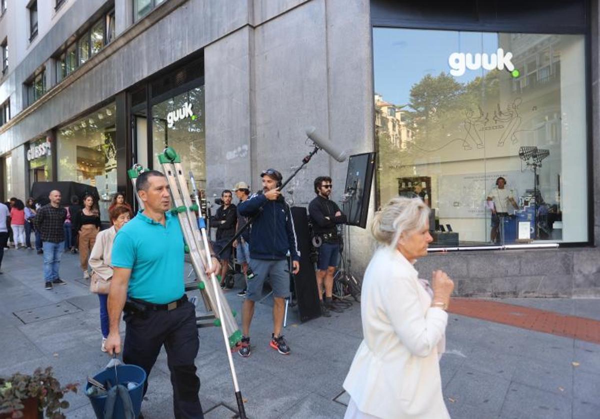 Un momento del rodaje esta mañana en la Gran Vía.