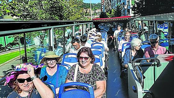 El bus turístico logra sus mejores registros por el aumento de visitantes en Bilbao