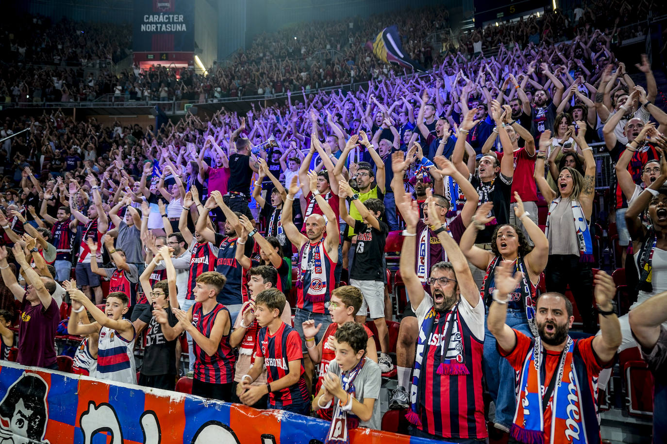 El ambiente del Baskonia-Bilbao Basket. Mucho más que un derbi baloncestístico