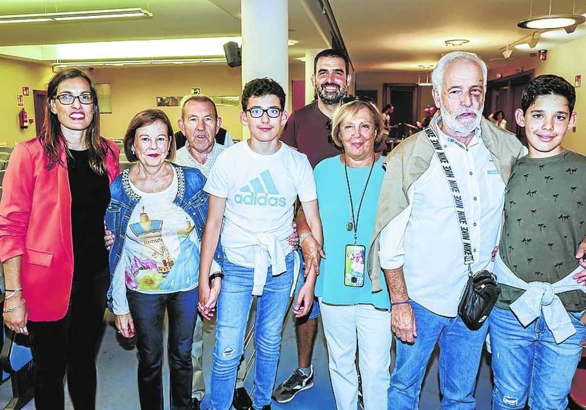 Raquel Cobos, Mari Carmen Campos, José María Cobos, Ander Orive, Ibon Orive, Araceli Arroyo, Ramón Orive y Mikel Orive.