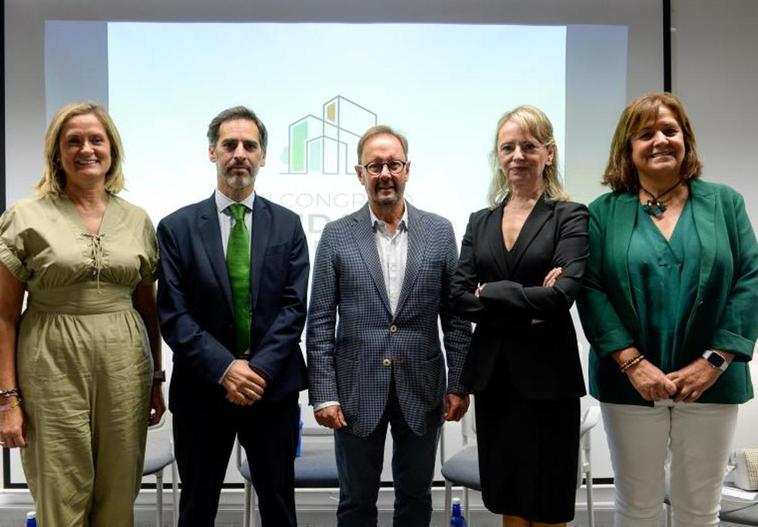 Amaia del Campo (Barakaldo), Eduardo Lobato (Iberdrola), Pedro Jauregui (Gobierno vasco), Veronica Portell (Renfe), Carmen Manrique (El Correo).