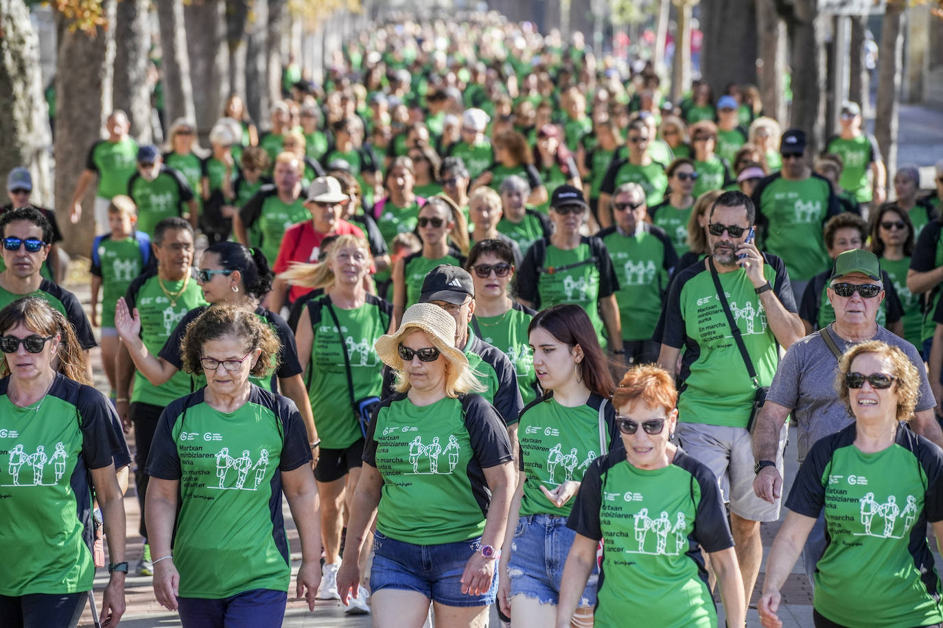 La marcha en Vitoria contra el cáncer, en imágenes