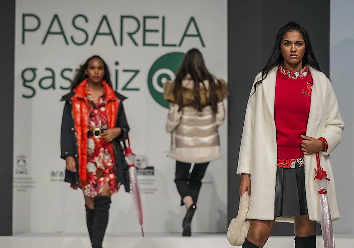 La Pasarela Gasteiz On celebra su XLIII edición en el Palacio Europa.