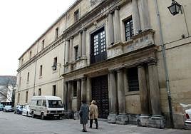 Vista exterior del antiguo hospicio del Casco Medieval.