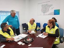 Miembros del servicio de emergencias de Euskadi y Castilla y León.