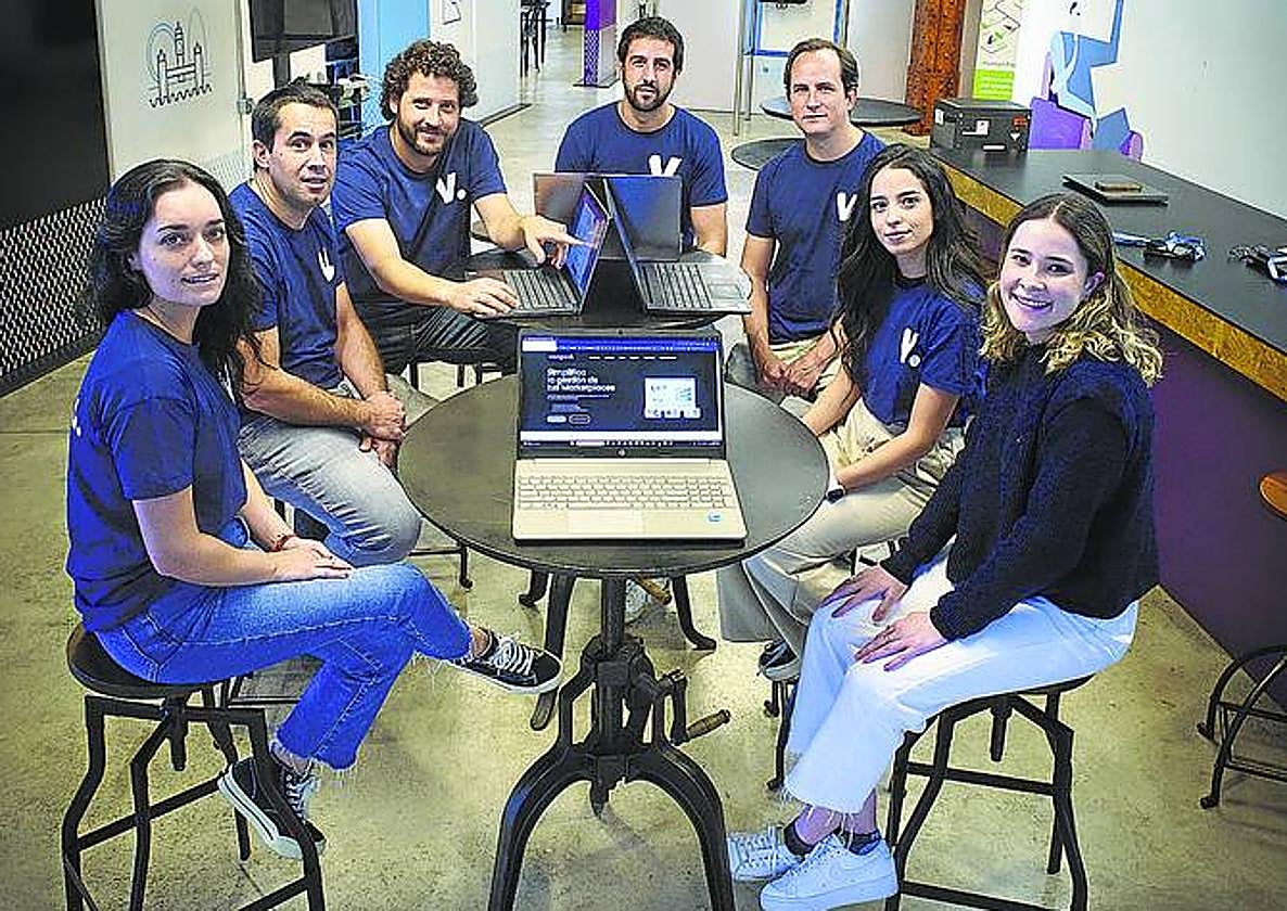 Pablo López e Ignacio Martín (tercero y quinto por la izquierda), junto al equipo de Venped.
