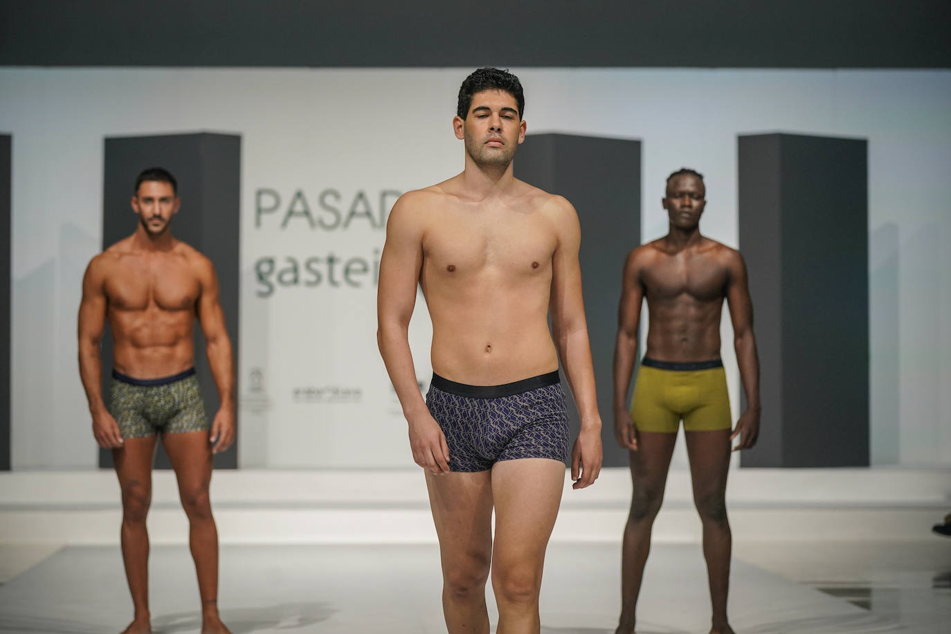 Pase de ropa interior masculina.