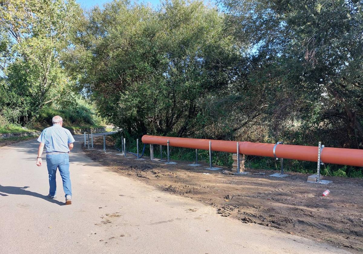 Se han colocado bloques de hormigón y pivotes en una zona protegida.