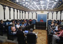 La Corporación municipal durante el pleno donde la alcaldesa ha presentado el programa de gobierno.