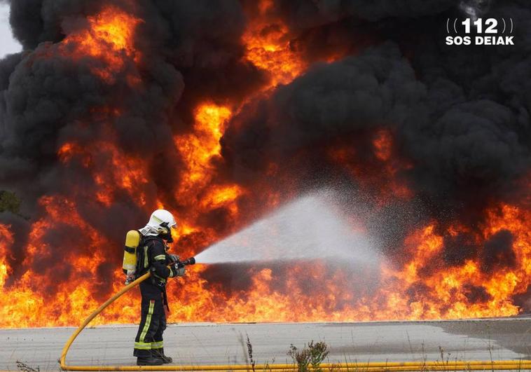 Imagen de la terminal del aeropuerto de Vitoria durante el simulacro.