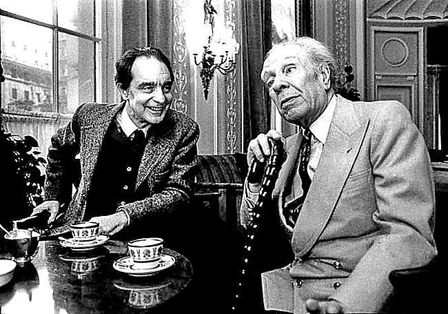 Con Jorge Luis Borges,que influyó en su investigación de nuevas formas y estructuras literarias.