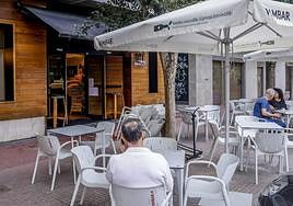 El bar de la calle Abendaño ha recuperado la normalidad este lunes.