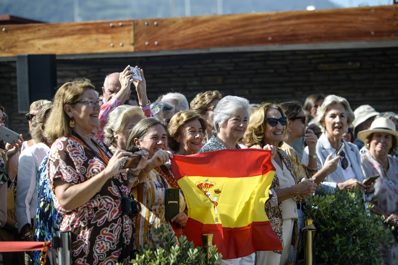 La visita del rey Felipe VI al Marítimo del Abra, en imágenes