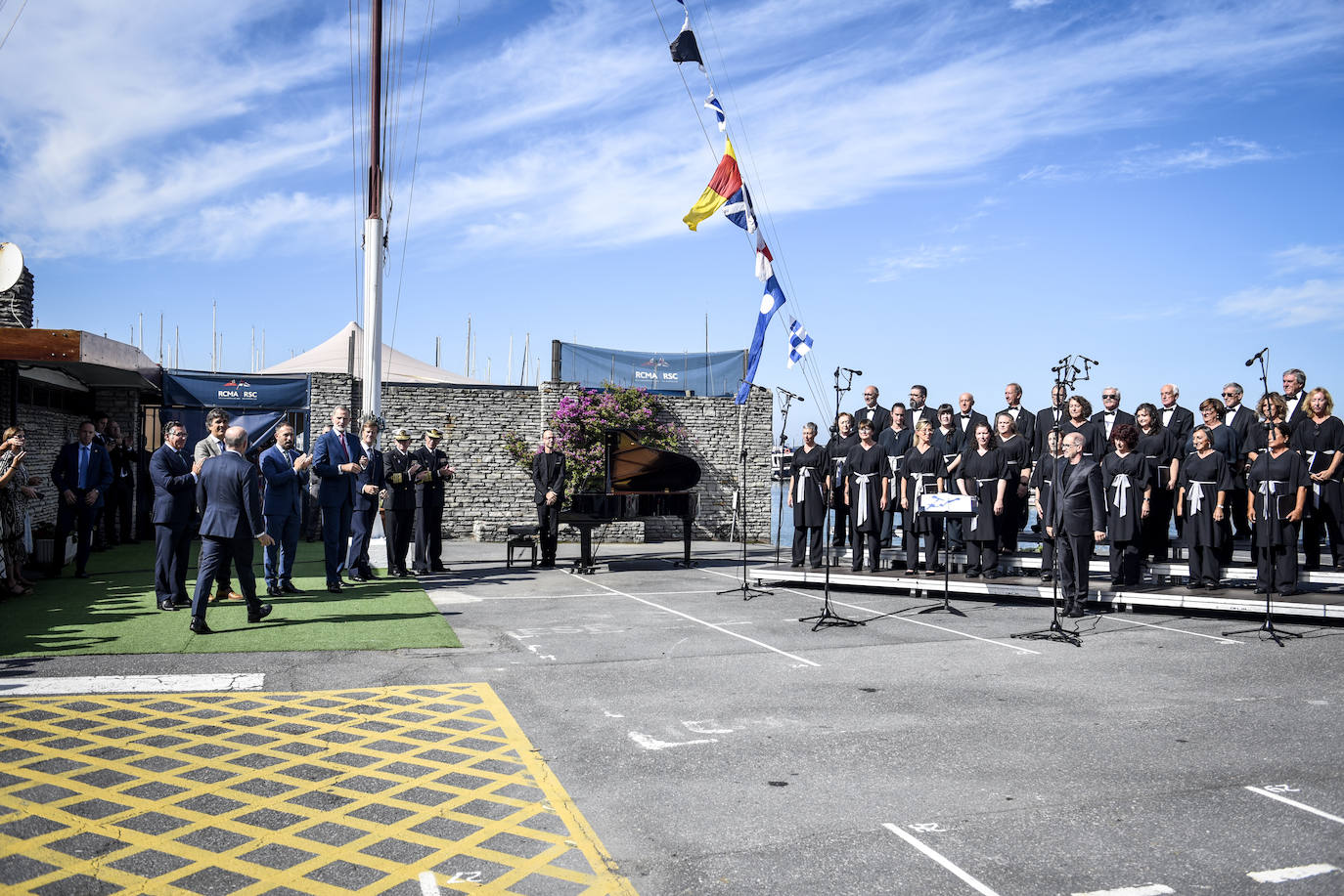 La visita del rey Felipe VI al Marítimo del Abra, en imágenes