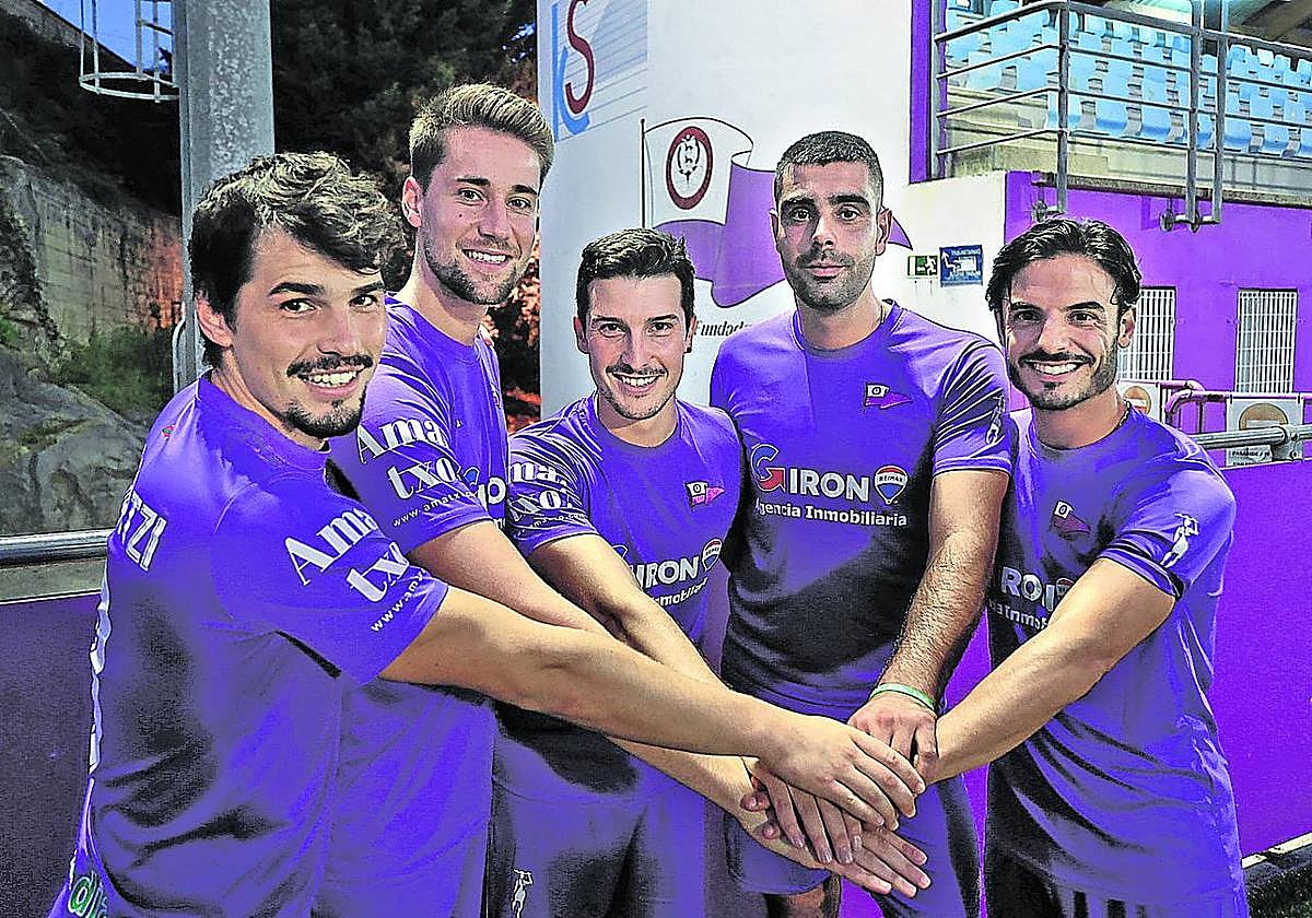 Los cinco capitanes del Santurtzi se conjuran para superar mañana al Turégano en Segovia.