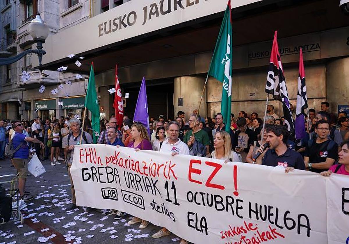 Protesta este miércoles frente a la delegación del Gobierno en Bilbao.