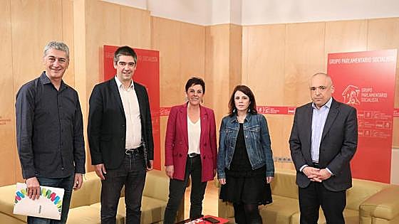 Sánchez brinda a EH Bildu su primera fotografía con un presidente del Gobierno