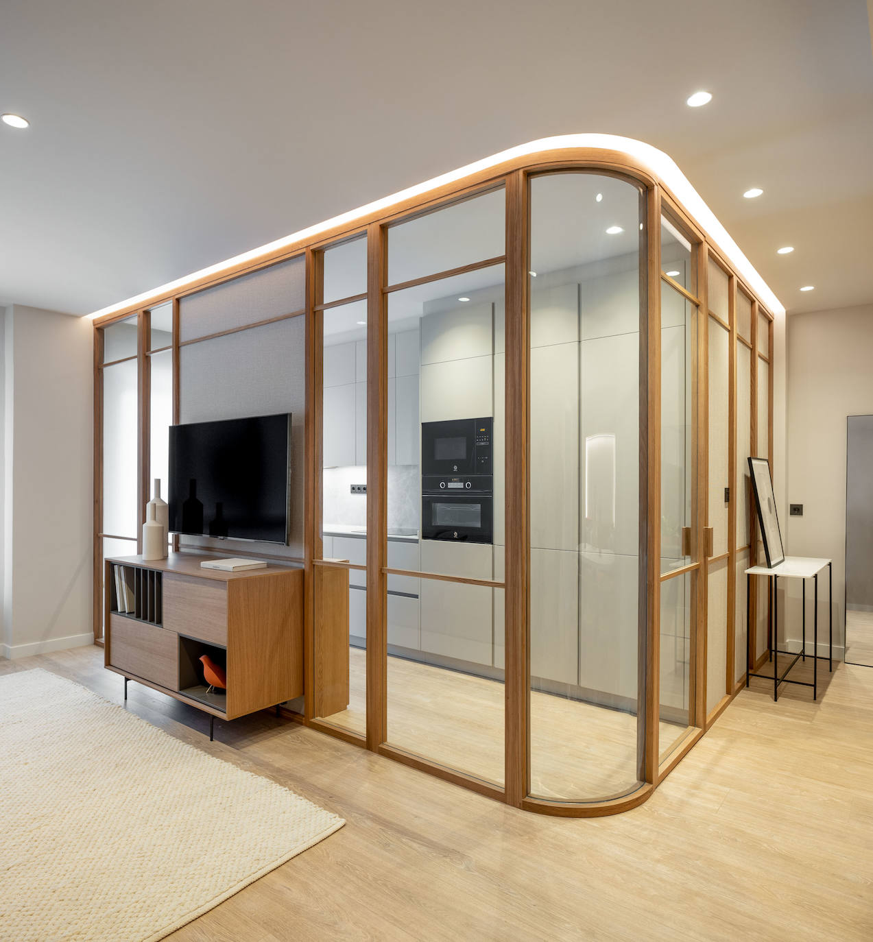 El piso de una familia numerosa en Bilbao que juega con el sol