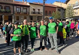 Foto de familia de la marcha contra el cáncer celebrada este jueves en Salvatierra.
