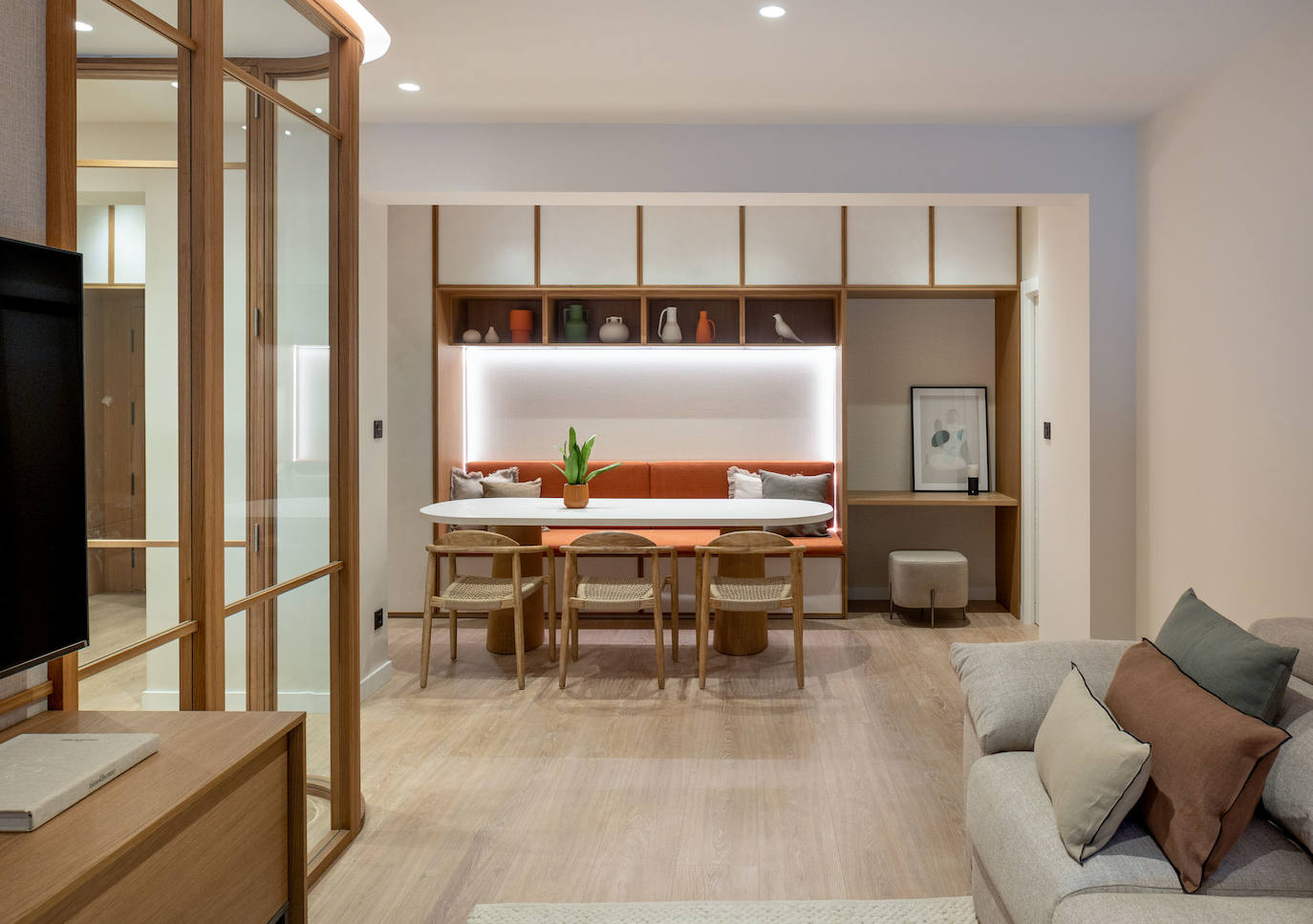 El piso de una familia numerosa en Bilbao que juega con el sol