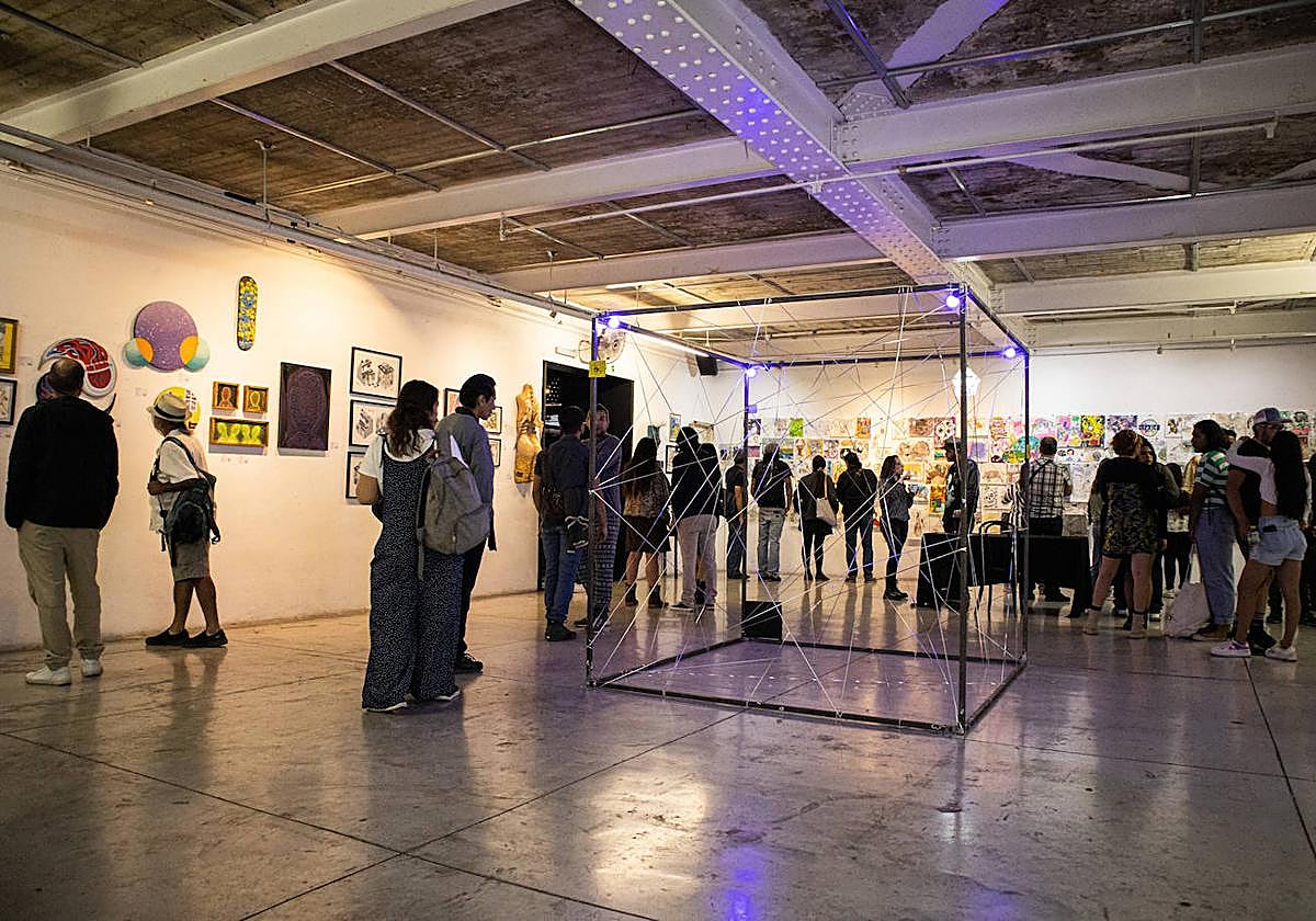 La exposición 'El Viaje' en la sala Juárez de México, que acogió desde finales de febrero piezas de autores de ambos lados del Atlántico.
