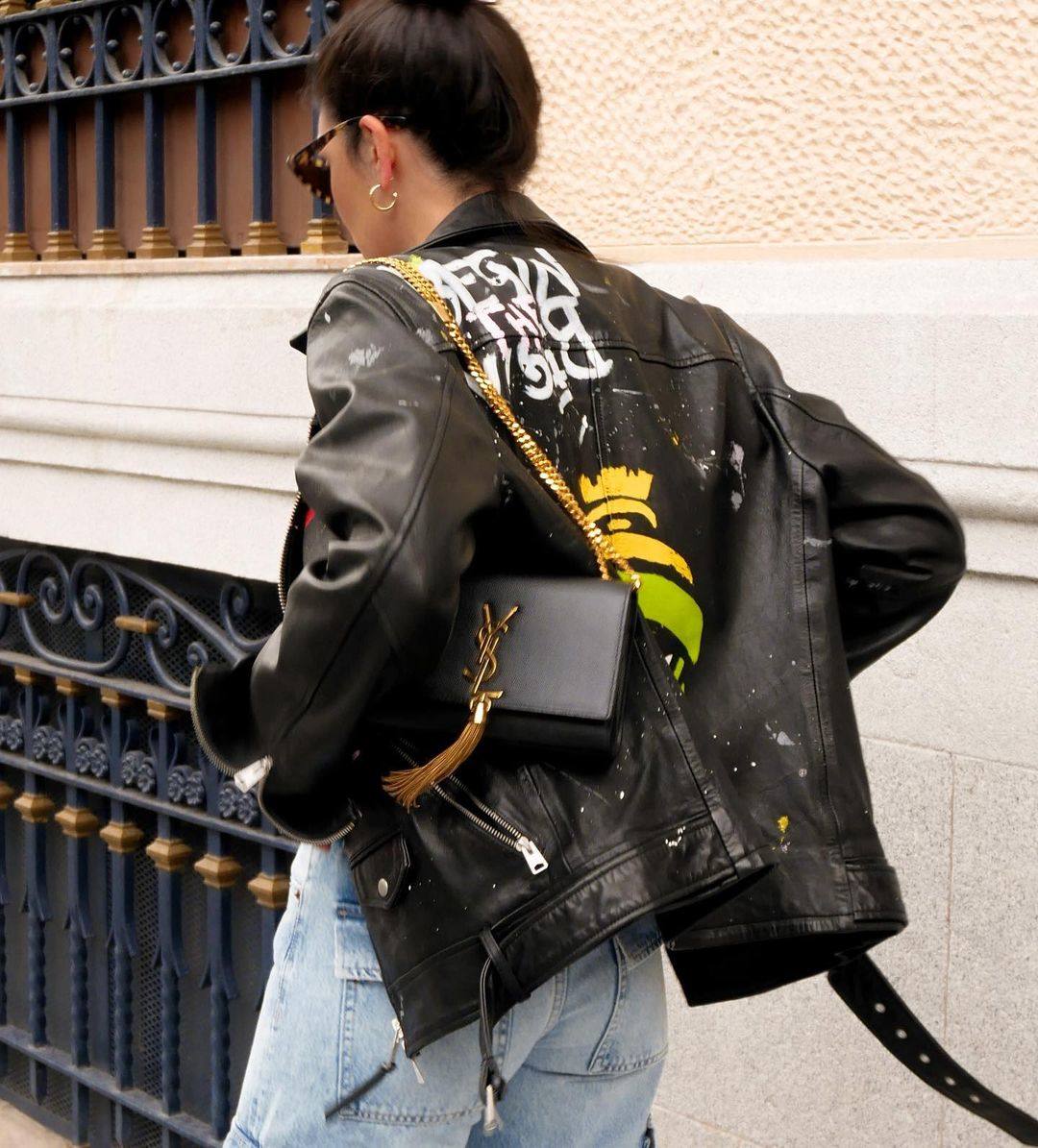 De Vitoria al mundo: las gabardinas &#039;vintage&#039; pintadas a mano que triunfan