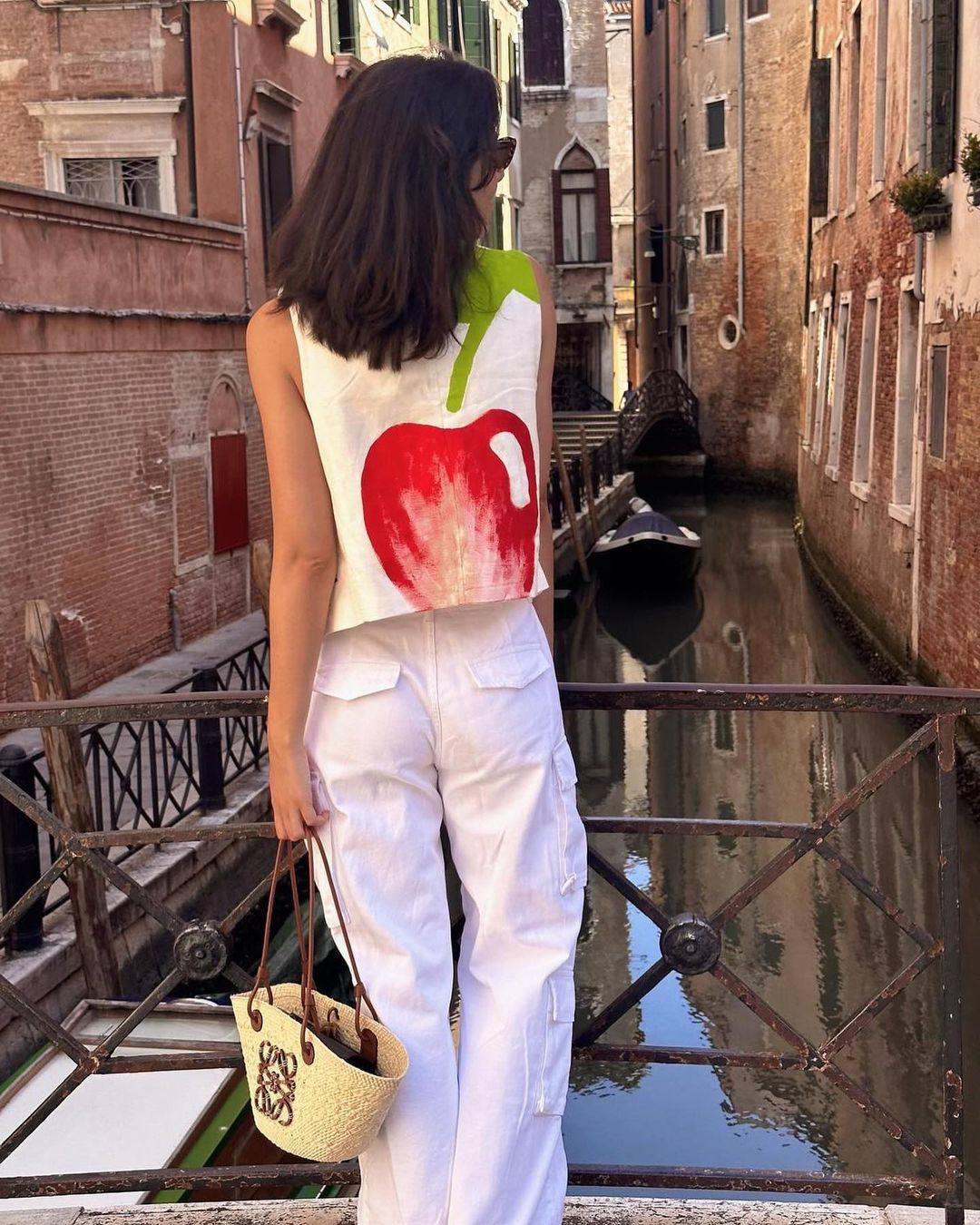 De Vitoria al mundo: las gabardinas &#039;vintage&#039; pintadas a mano que triunfan