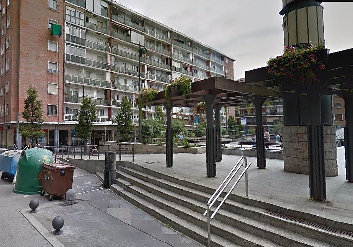 El piso se ubica cerca de la plaza Josu Murueta.