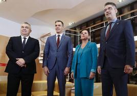 Imagen de la reunión entre Pedro Sánchez y la delegación de EH Bildu.