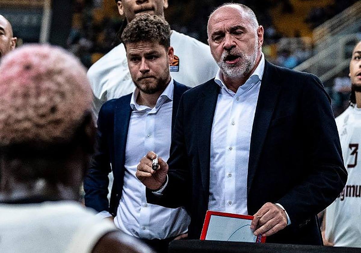 Pablo Laso durante un tiempo muerto la pasado jornada ante el Panathinaikos.