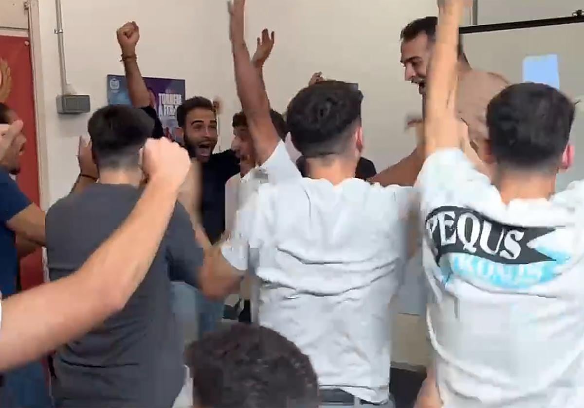 Los jugadores del Rubí han celebrado por todo lo alto el cruce con el Athletic.