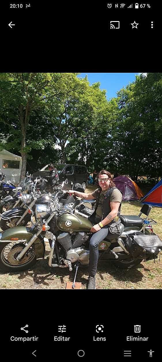 Eduardo Chaparro en una acampada motera.